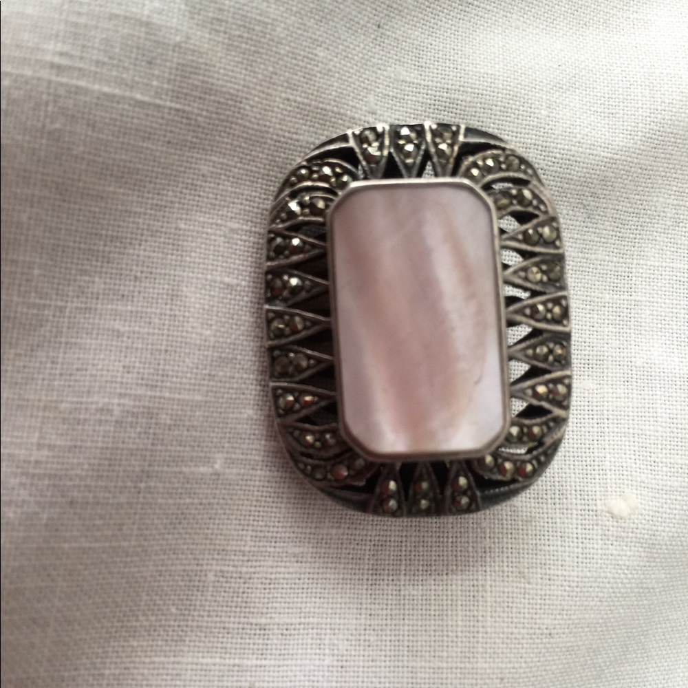 Women’s Brooch rose opal with Marcasite.